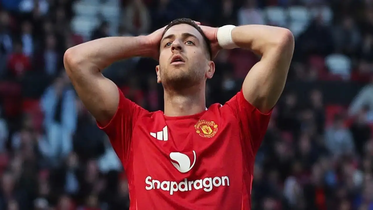 مانشستر يونايتد بالمركز الثالث.